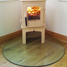 стекло На пол под (перед) печь-камином лист стекла